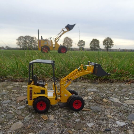 Knikmops miniatuur