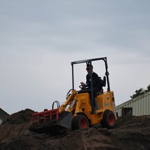 Knikmops- Grondbak met klauw