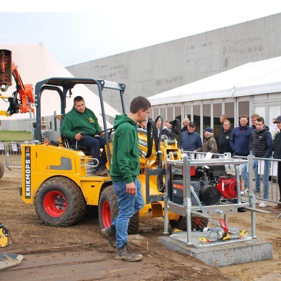 Knikmops- Vacuüminstallatie met benzinemotor